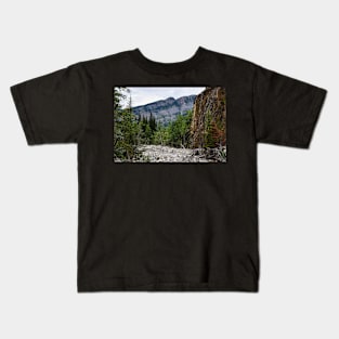 Mountain trail. Kids T-Shirt